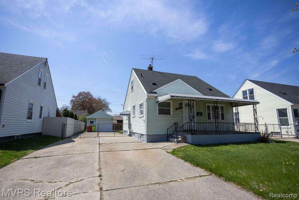 Property Photo: 28651 Melvin Street MI 48066 4214
