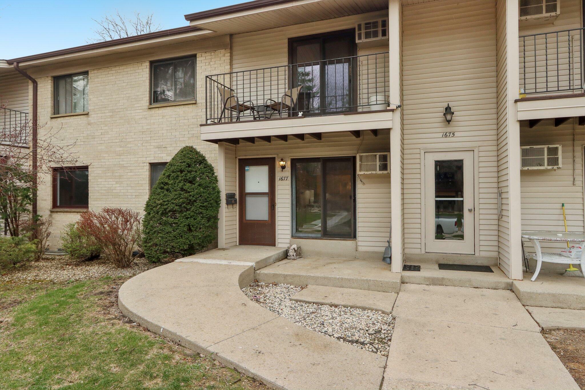 1677 S Coachlight Dr  New Berlin WI 53151 photo