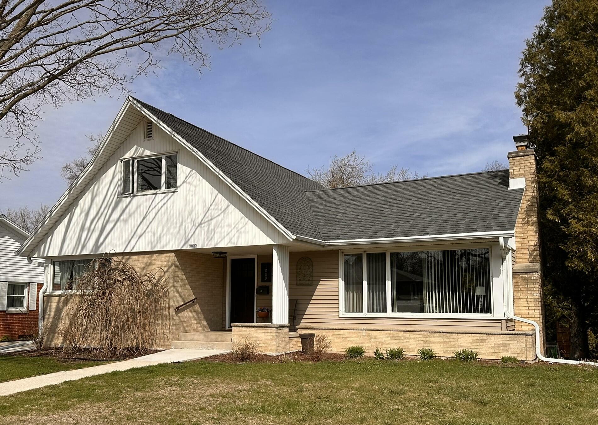 Property Photo: 1009 N 28th St WI 53081