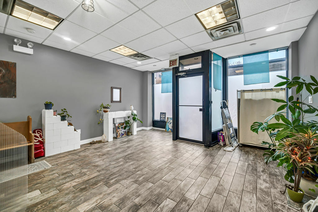 Property Photo: 1338 W Irving Park Road 1 IL 60613