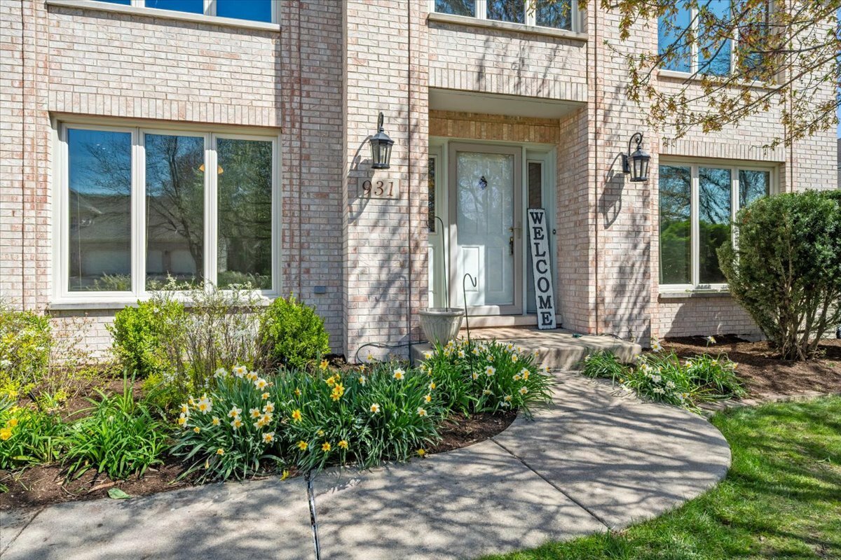 Property Photo: 931 Sanctuary Lane IL 60540