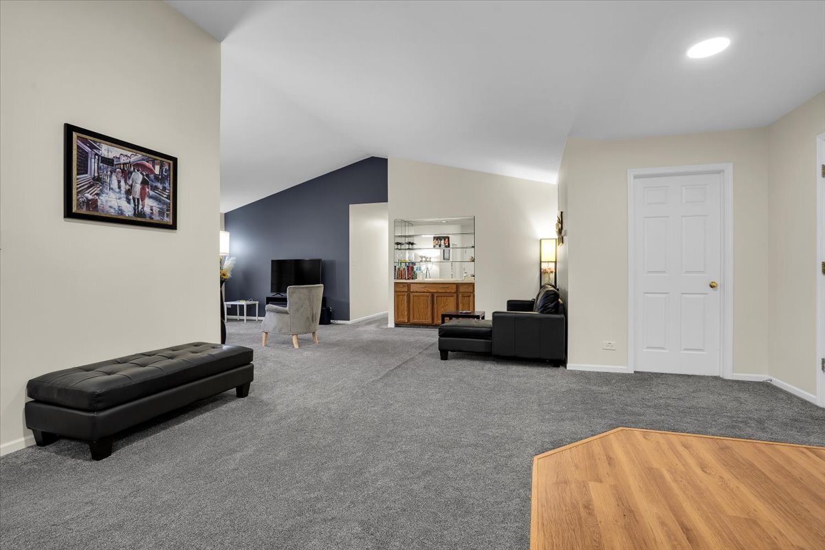 Property Photo: 970 Ivy Lane C IL 60015