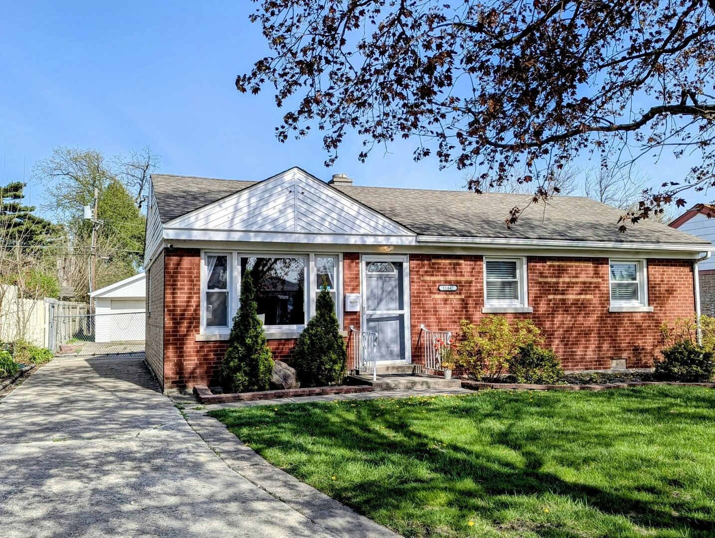 Property Photo: 11447 S Natoma Avenue IL 60482