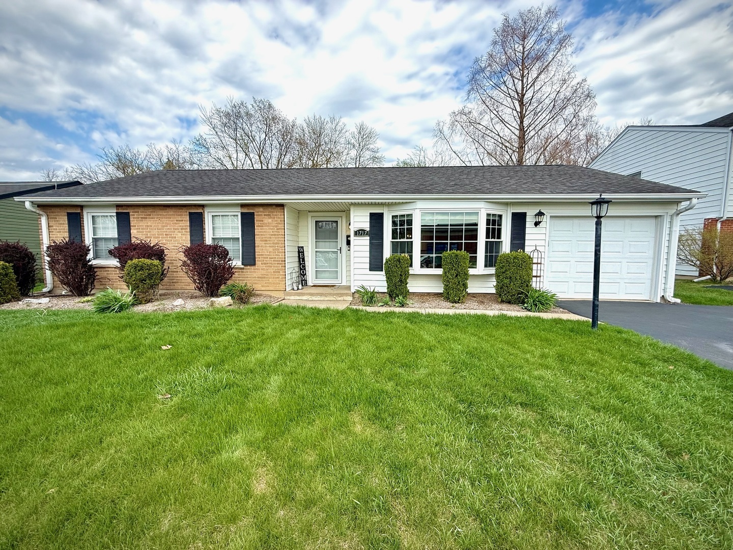Property Photo: 1717 N Patton Avenue IL 60004