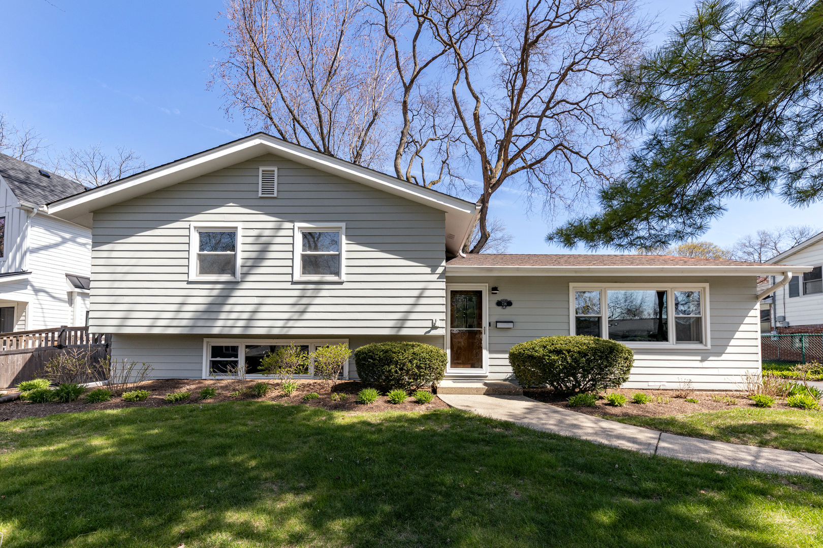 736 Willow Road  Naperville IL 60540 photo