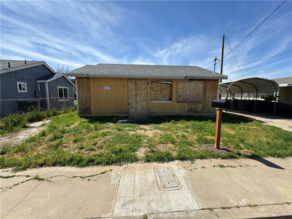Property Photo: 209 S Magnolia Avenue CA 93223