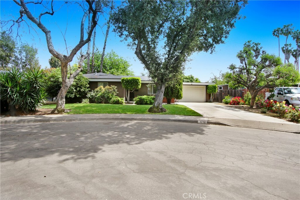 Property Photo: 1712 Central Avenue CA 92831