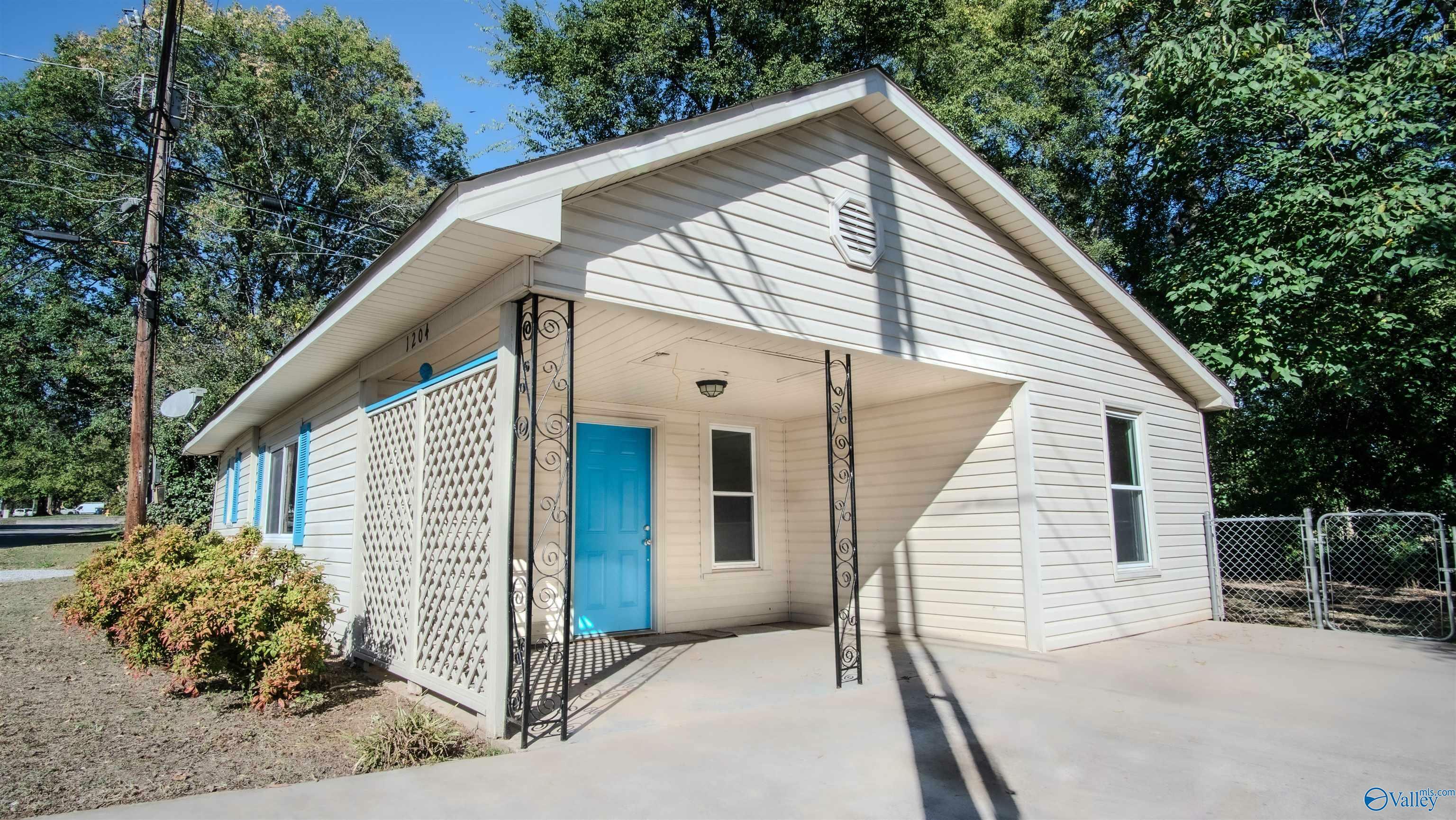 Property Photo: 1204 Windham Street NE AL 35801