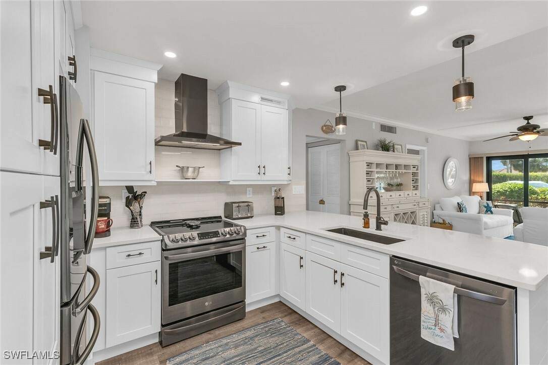 Property Photo: 46 Manor Terrace E 8-108 FL 34145