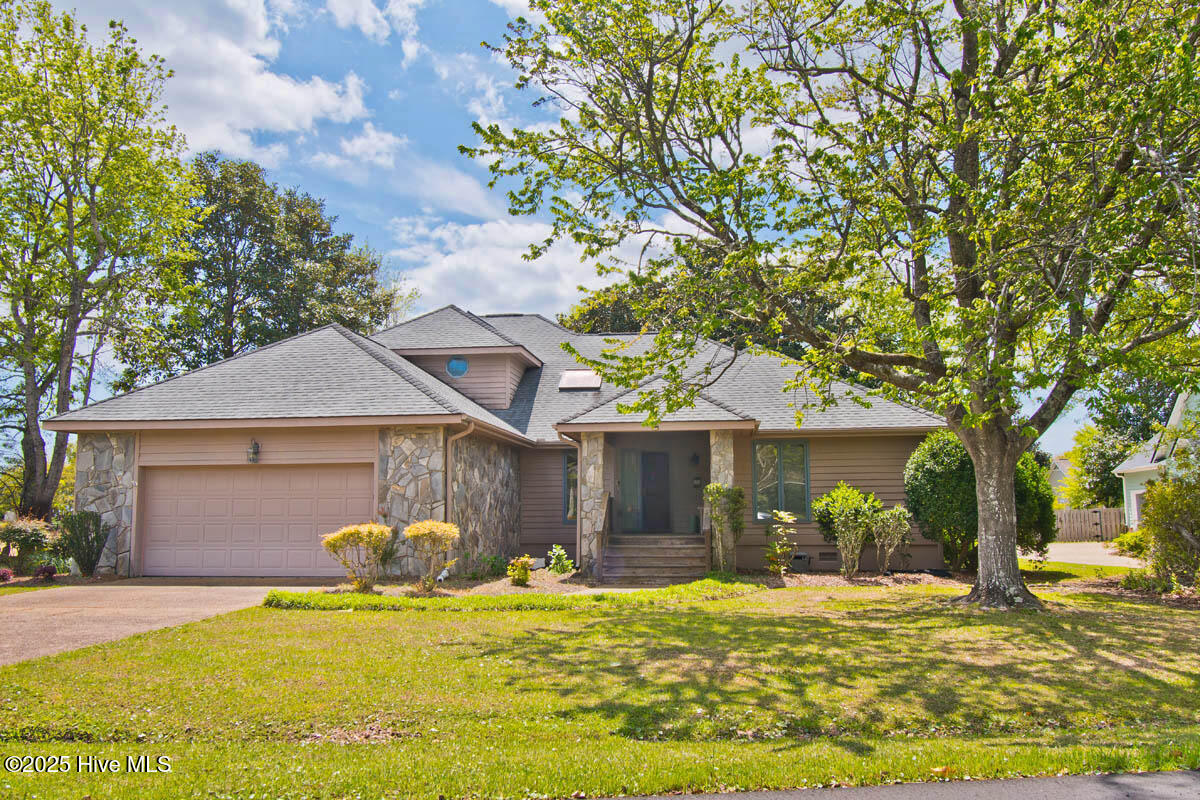 Property Photo:  124 Pine Bluff Drive  NC 28557 
