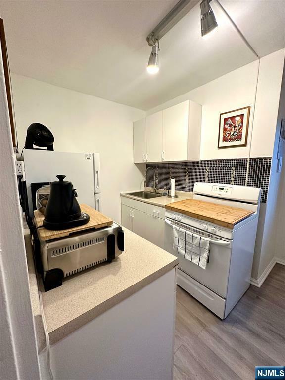 Property Photo: 401 Park Place 1F NJ 07024