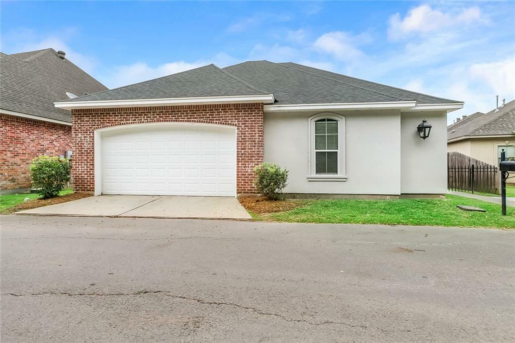Property Photo: 505 Bigleaf Court LA 70447
