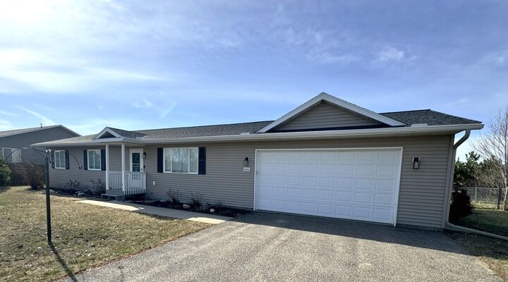 Property Photo:  606 Tenth Street W  MN 56470 
