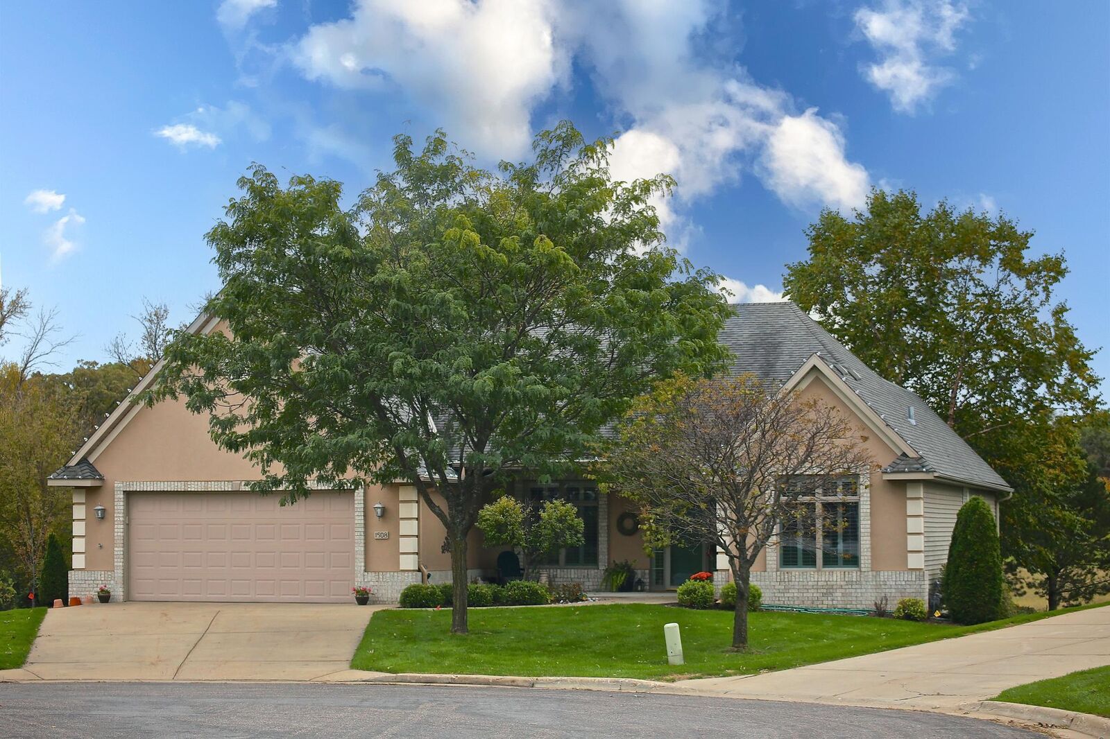 Property Photo:  1508 Highland Trail  MN 56301 