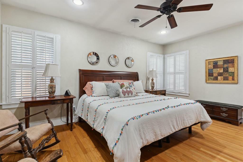 Property Photo: 5819 Vanderbilt Avenue TX 75206