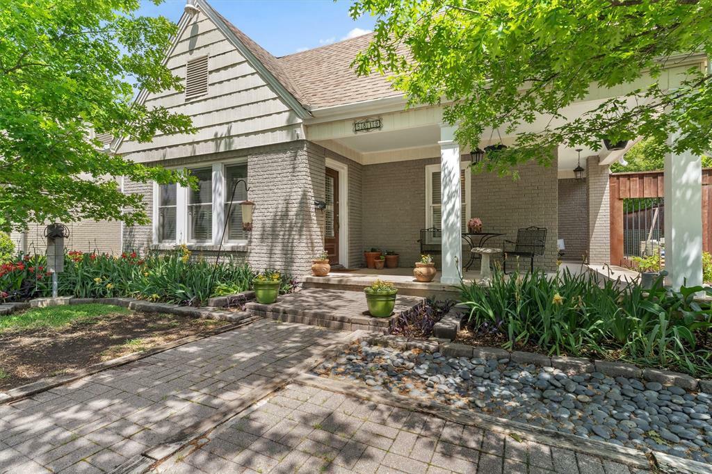 Property Photo: 5819 Vanderbilt Avenue TX 75206
