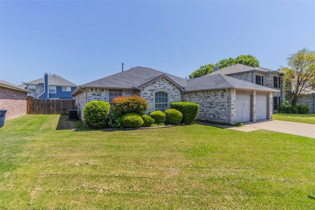 Property Photo: 8517 Rain Forest Lane TX 76123