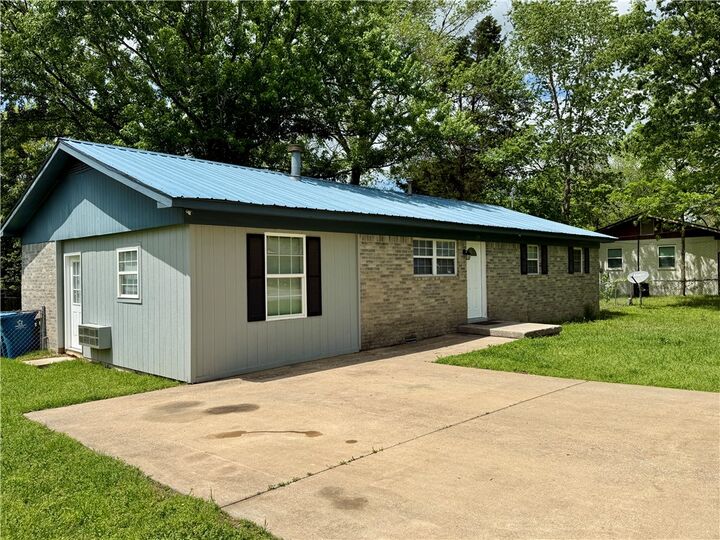 Property Photo: 339 N Davis Street AR 72751