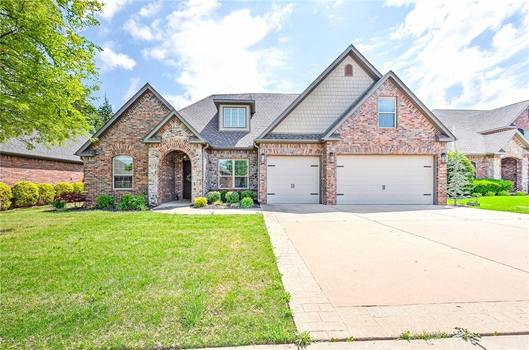 Property Photo:  6409 S 41st Street  AR 72758 