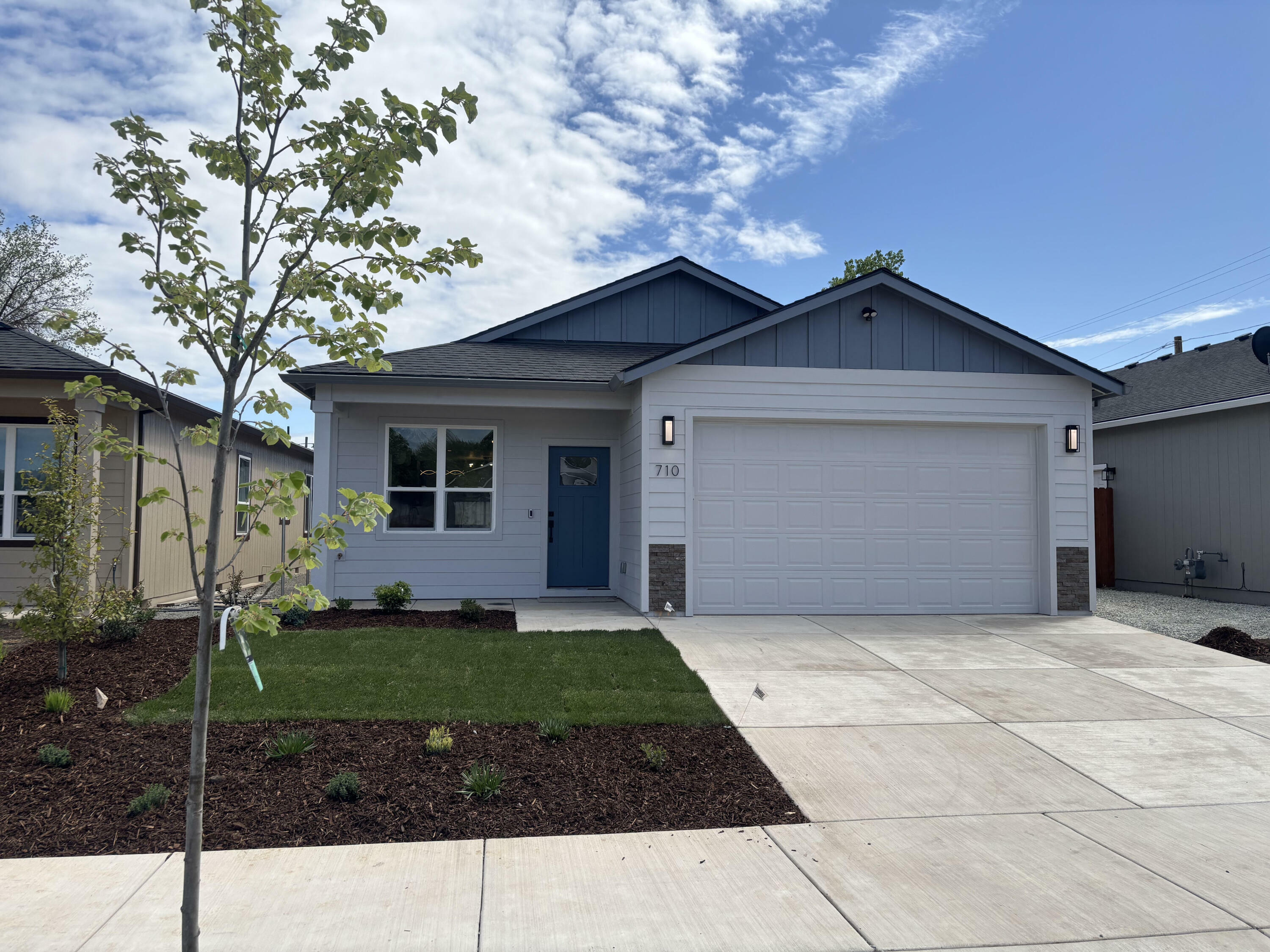 Property Photo: 741 Dahl Place 7 OR 97501