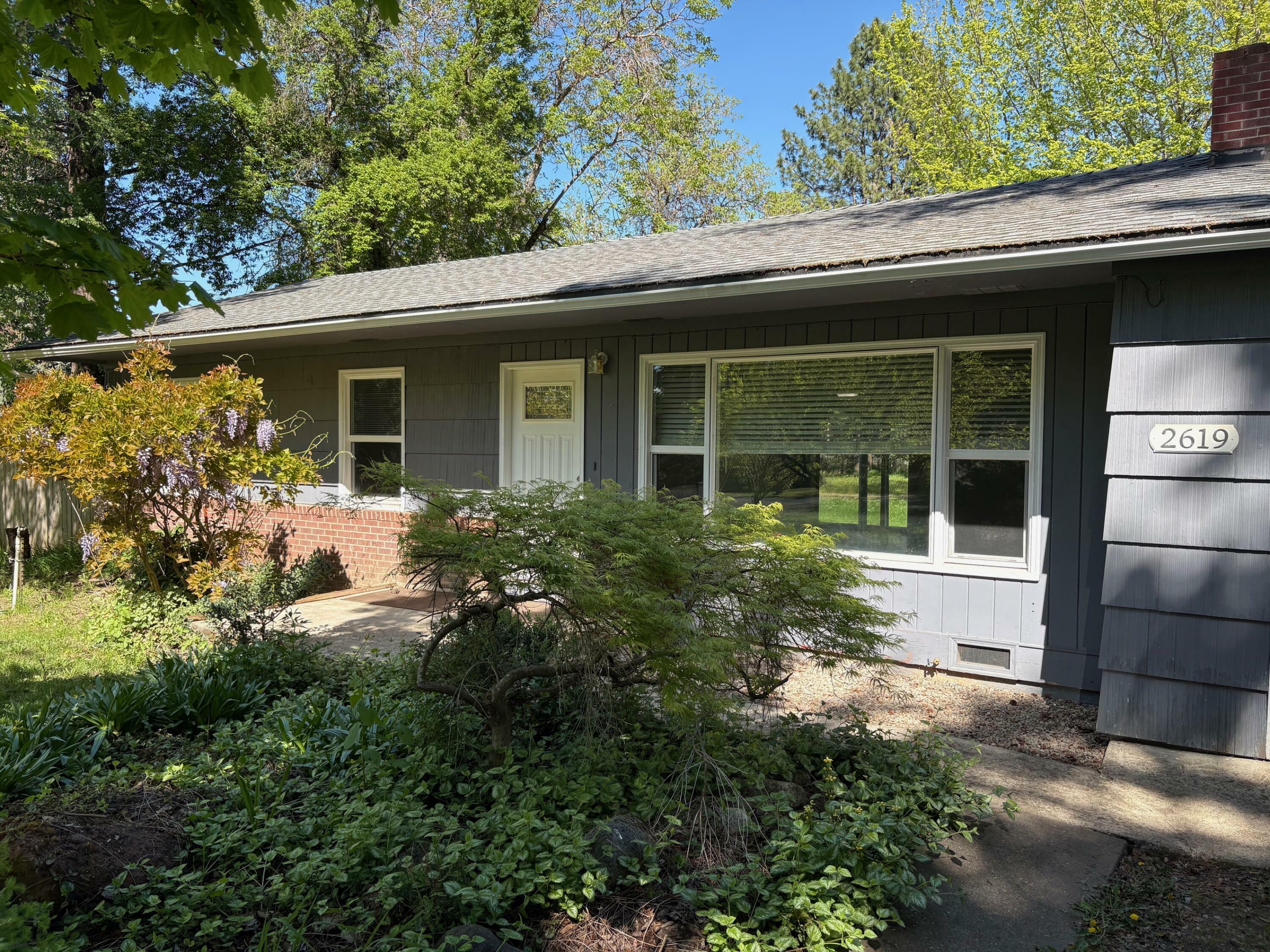 Property Photo: 2619 Syringa Drive OR 97501