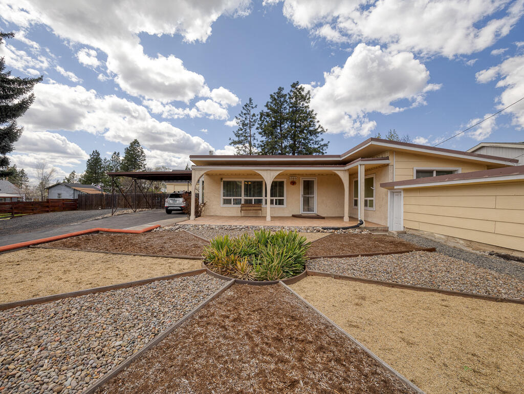 Property Photo: 1610 Patterson Street OR 97603