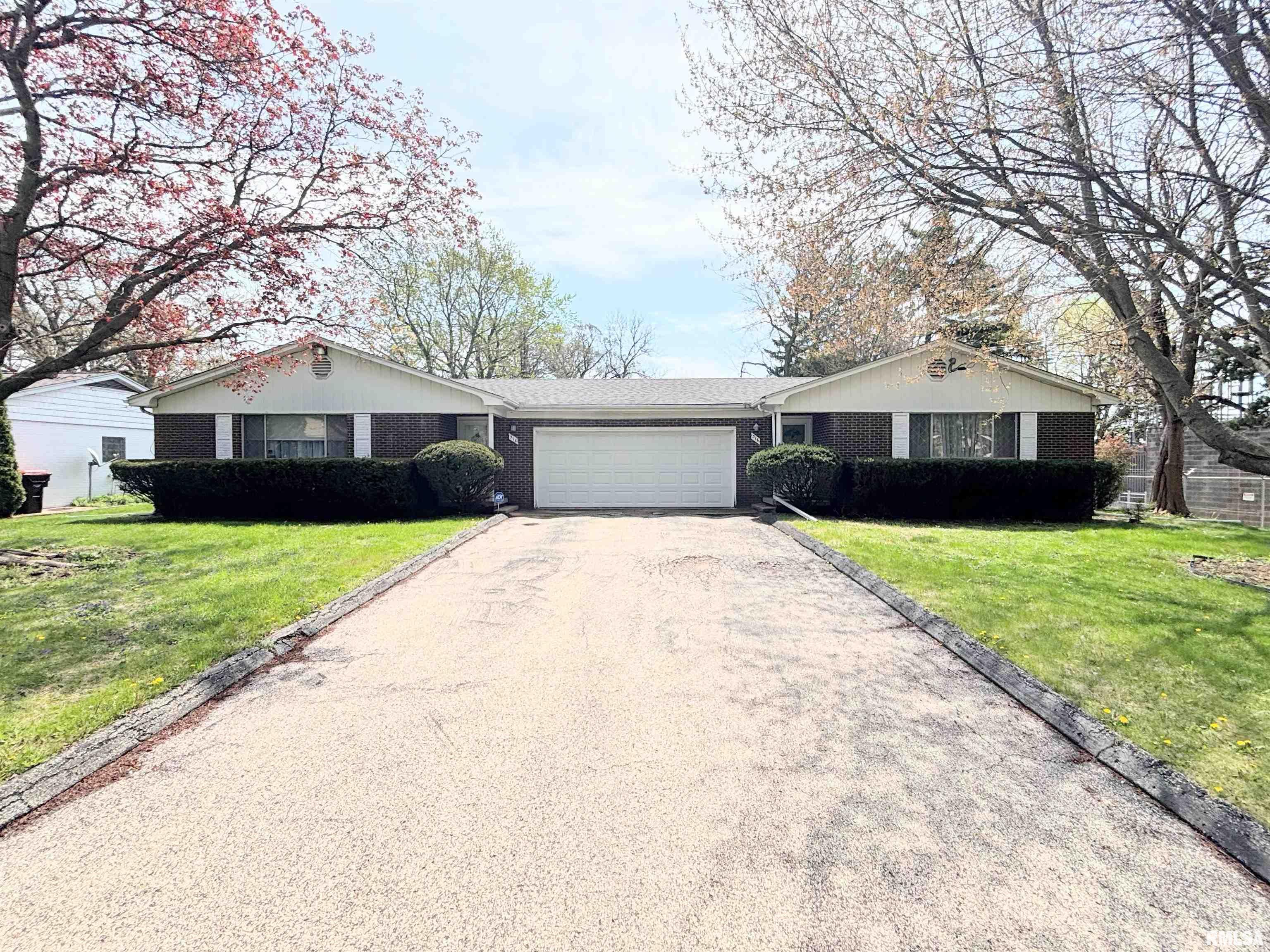 316/318 E Woodlawn Place  Peoria IL 61614 photo