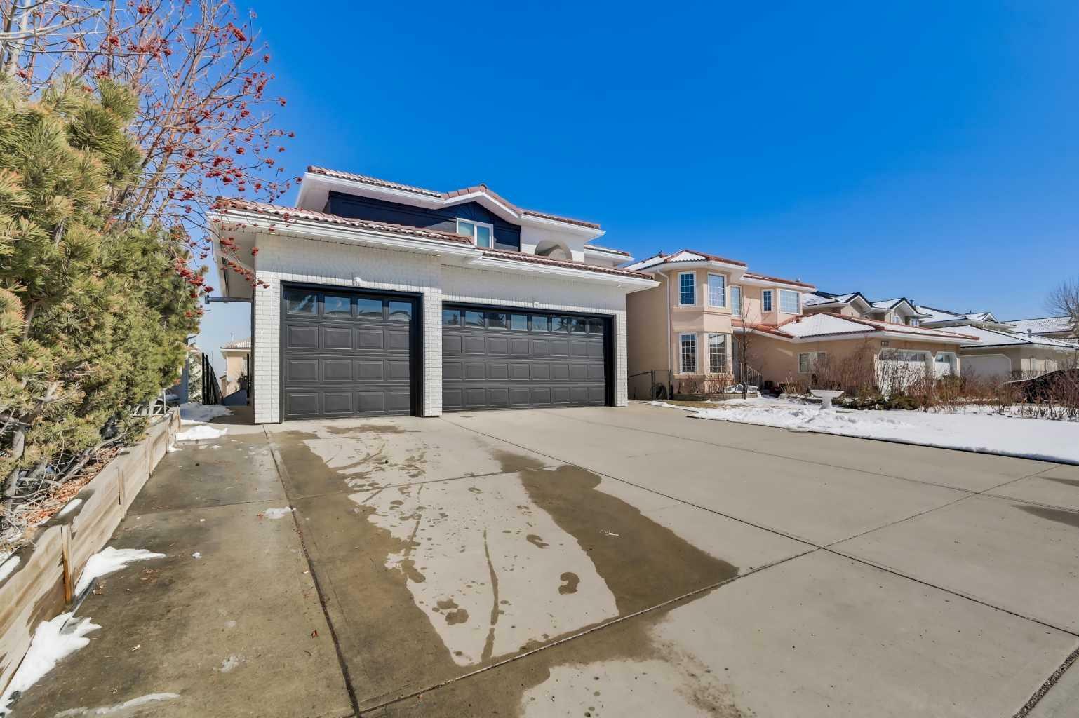 Property Photo: 10257 Hamptons Boulevard NW AB T3A 5G5