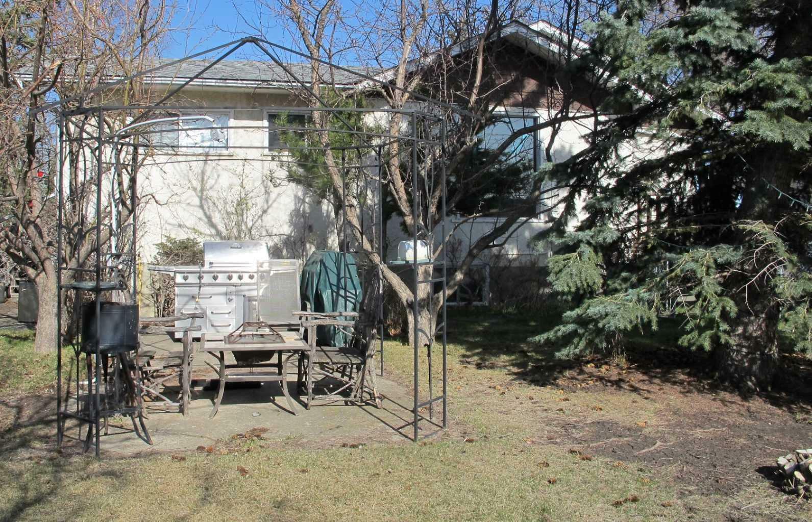 Property Photo: 616 Riverview Place AB T0L 1H0