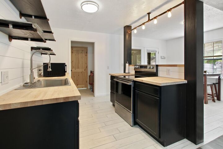 Property Photo:  201 Thomas Dr  LA 71446