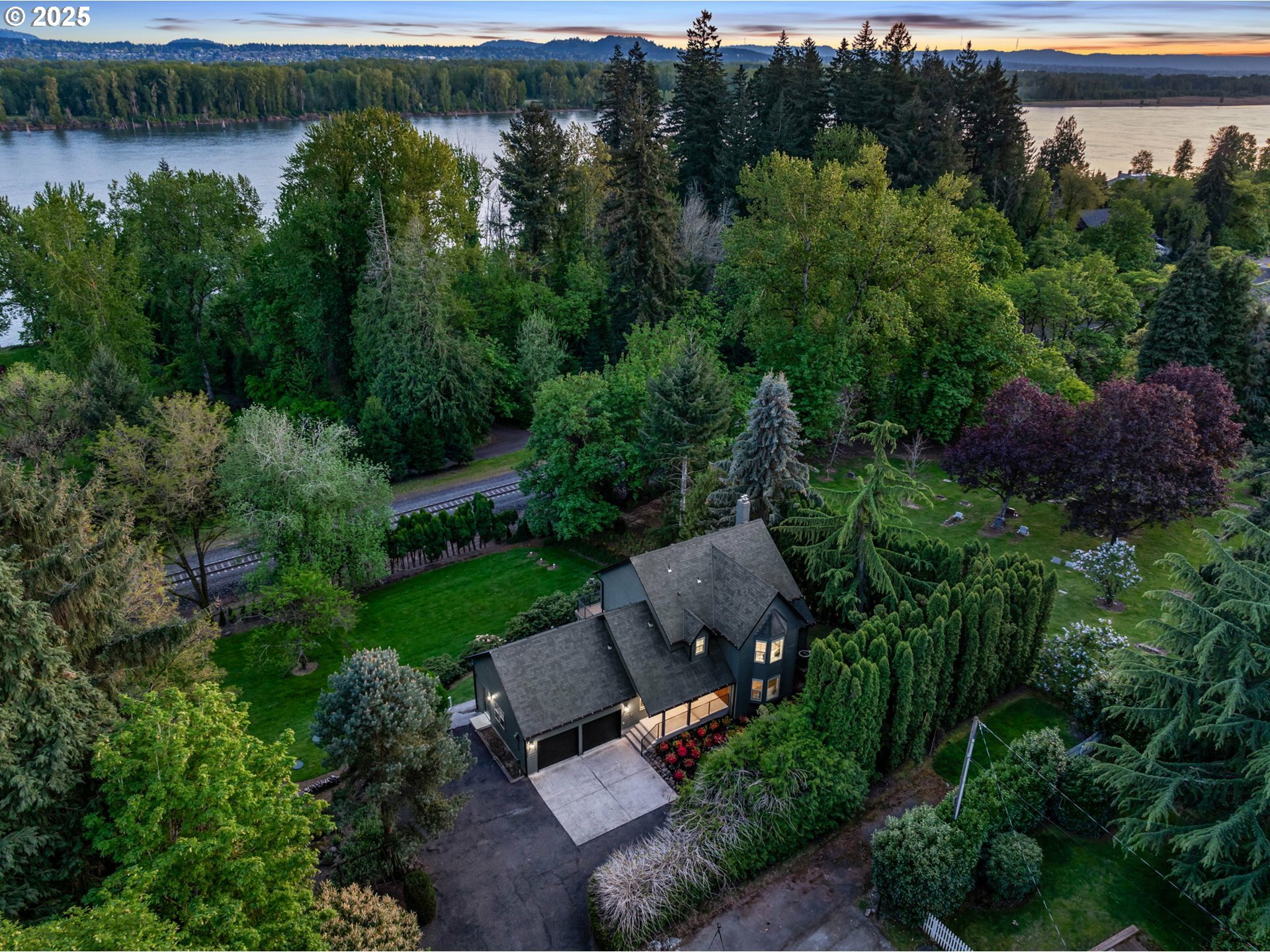 Property Photo: 4412 SE 166th Pl WA 98683