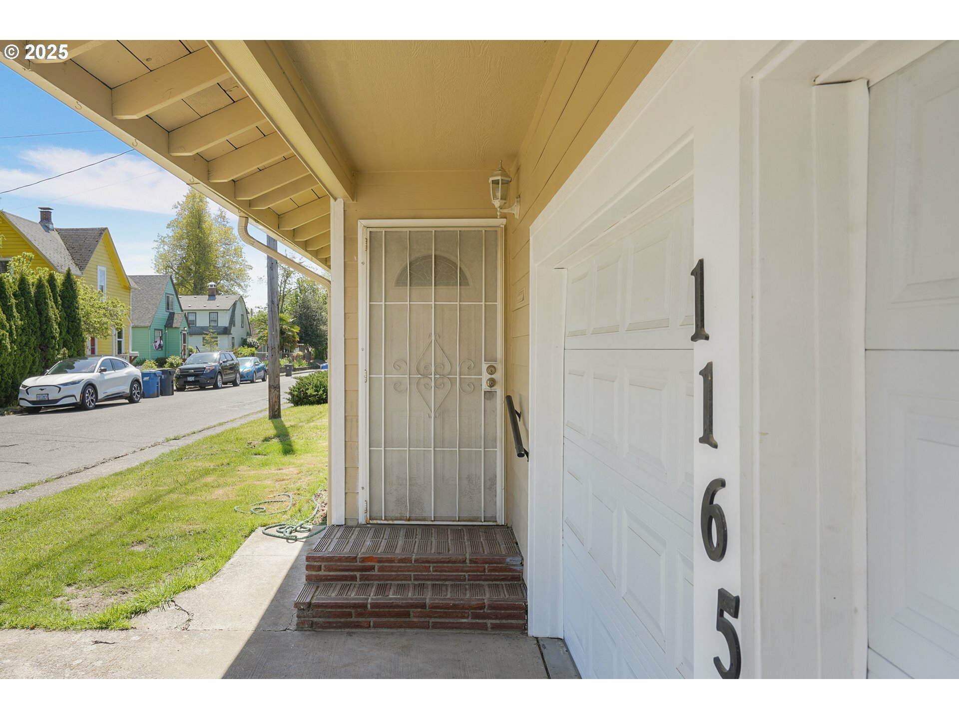 Property Photo: 1165 Garnet St NE OR 97301