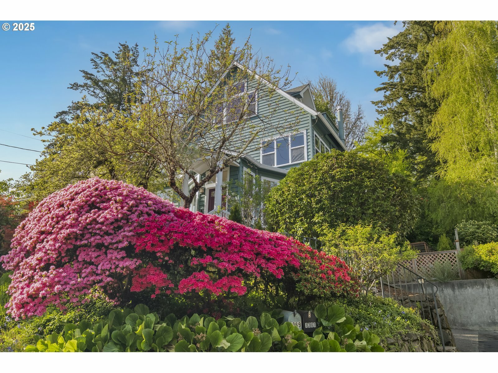 Property Photo: 1369 SW Broadway Dr OR 97201