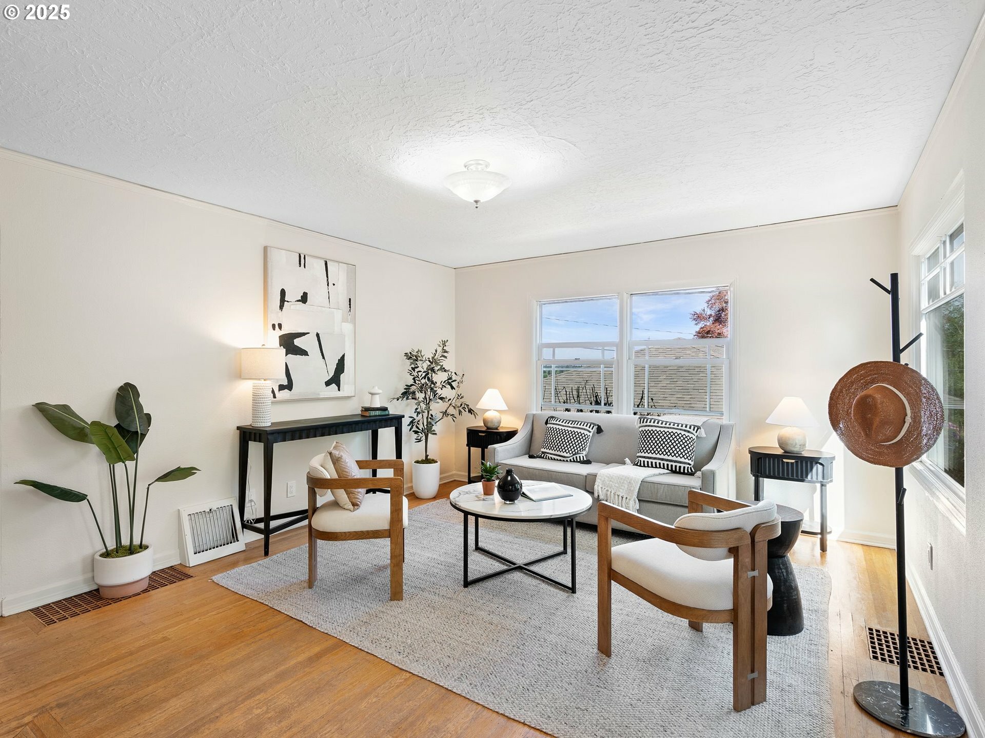 Property Photo: 7229 SE Yamhill St OR 97215