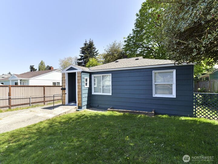 Property Photo:  2363 S Hosmer  WA 98405 