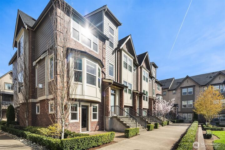 Property Photo: 1334 Greenwich Walk NE WA 98029