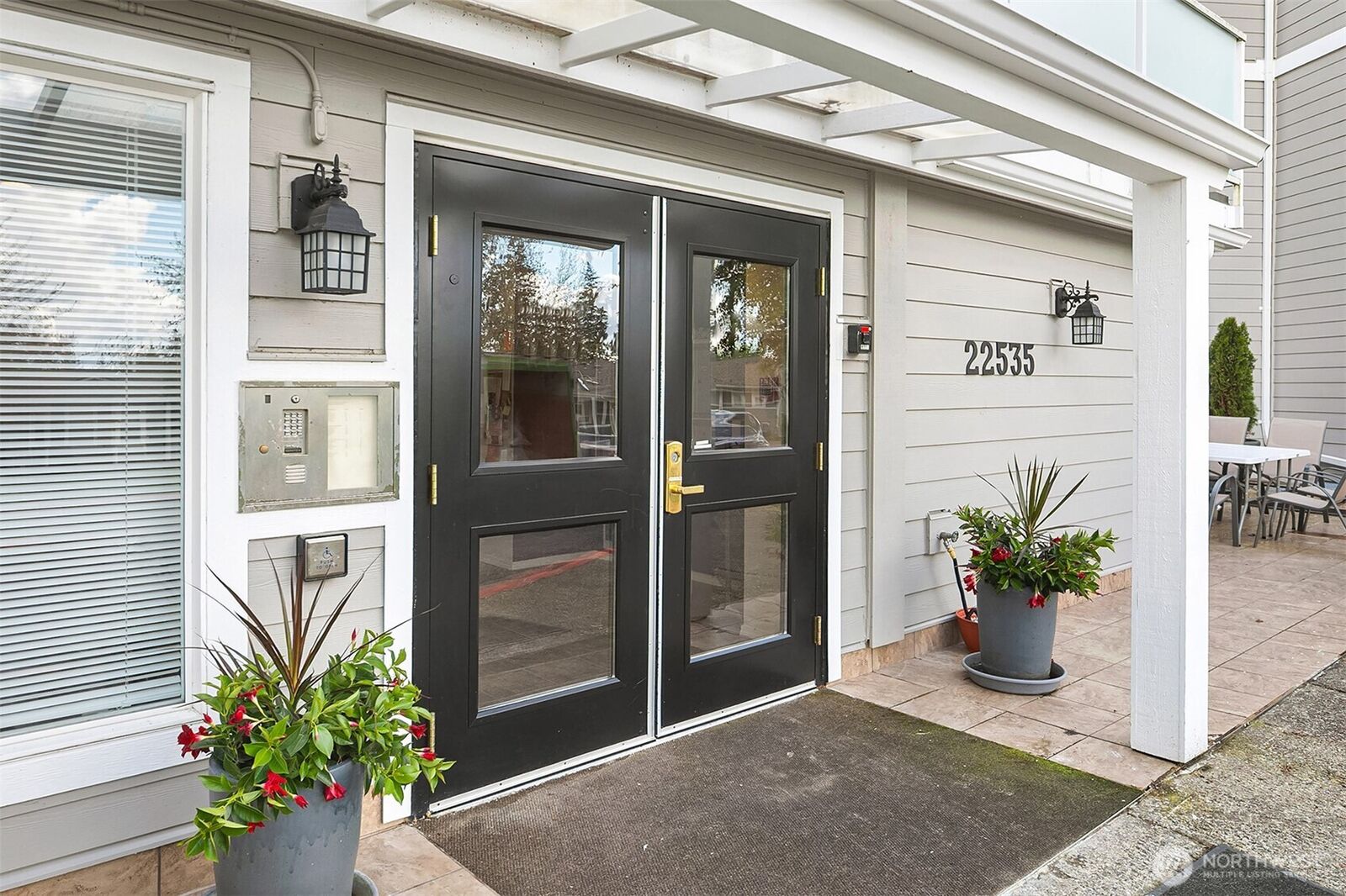 Property Photo:  22535 SE Highland Circle 104  WA 98029 