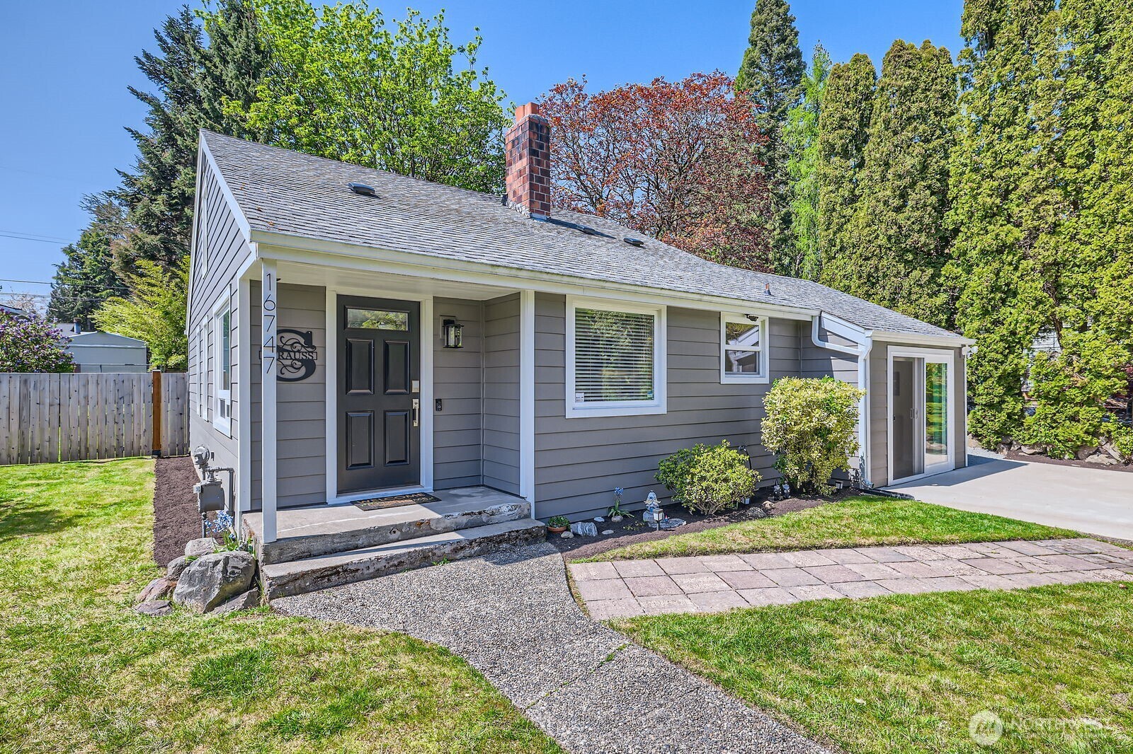 Property Photo: 16747 8th Avenue NE WA 98155