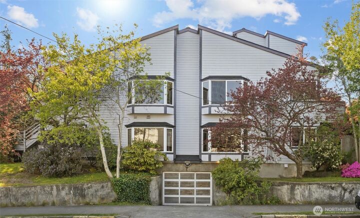 4811  Phinney Avenue N 202  Seattle WA 98103 photo