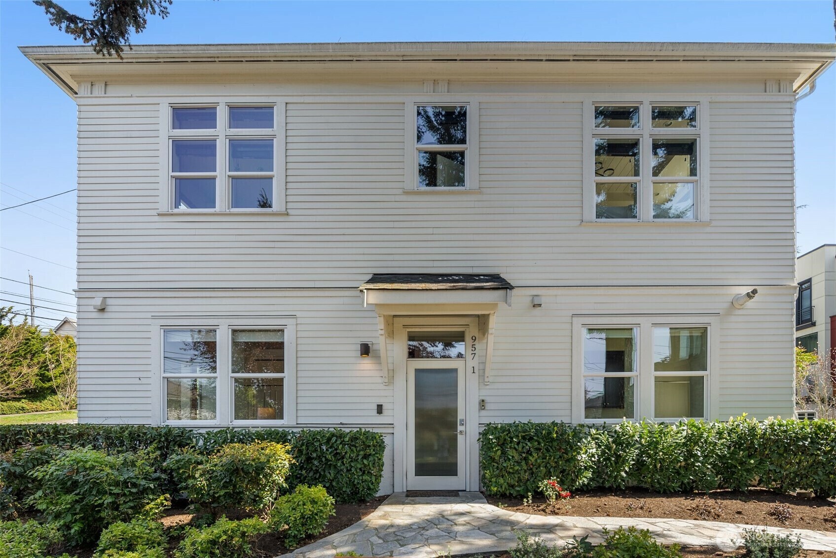 Property Photo:  957 W McGraw Street 1  WA 98119 