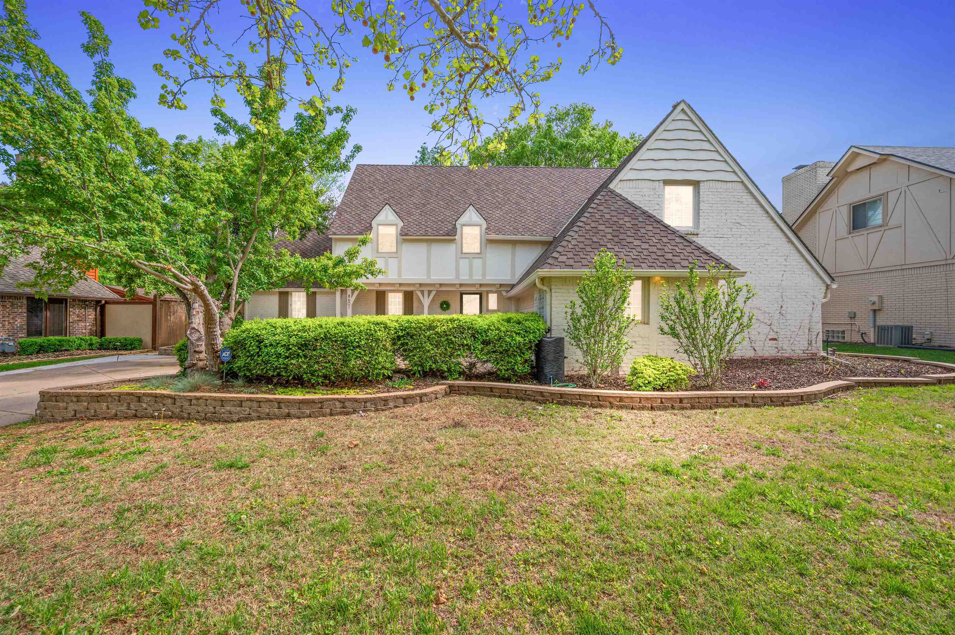 8601 E Brentmoor Ln  Wichita KS 67206 photo