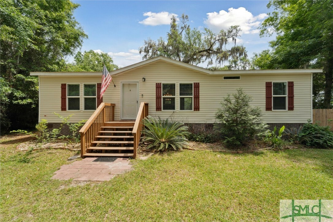 Property Photo: 1293 Lake Drive GA 31320
