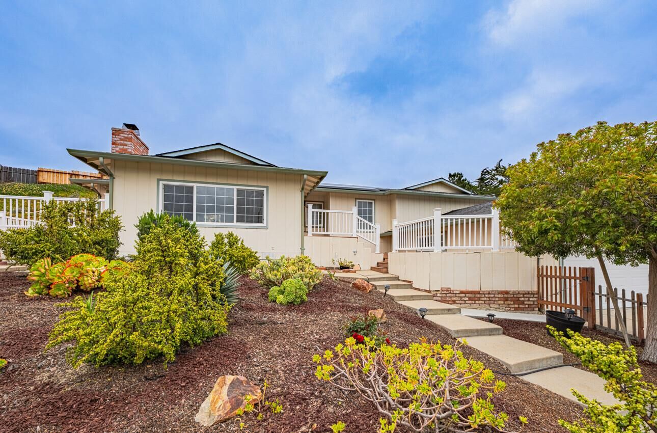 Property Photo: 9 Harrow Court CA 93955