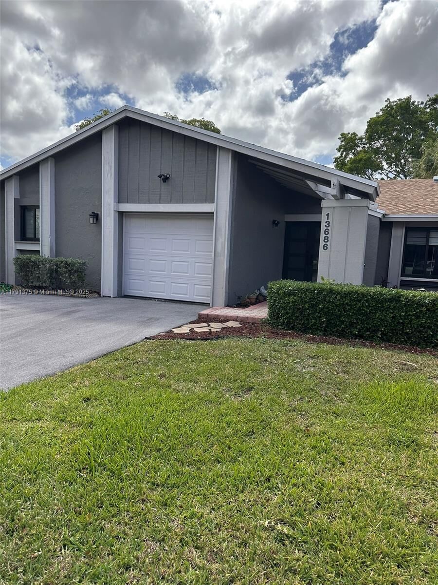 Property Photo: 13686 SW 116th Ln FL 33186