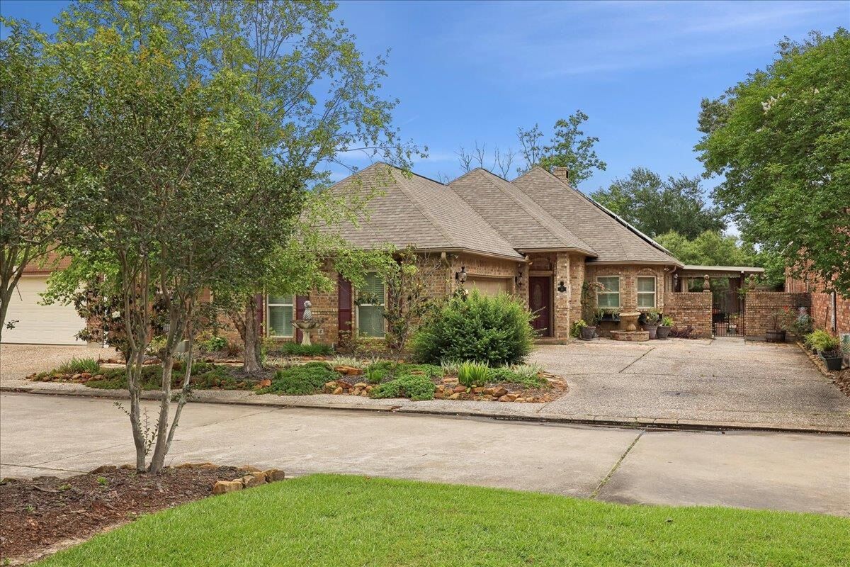 Property Photo:  11 Regency Pl.  TX 77630 