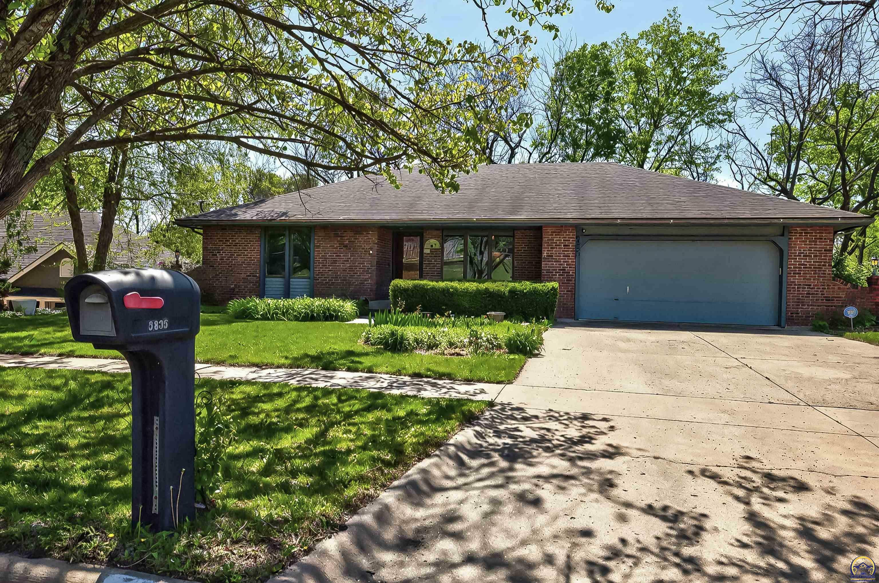 3835 SW Wood Valley Dr  Topeka KS 66610 photo