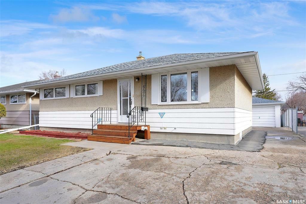 Property Photo: 1306 7th Avenue N SK S4R 0H4
