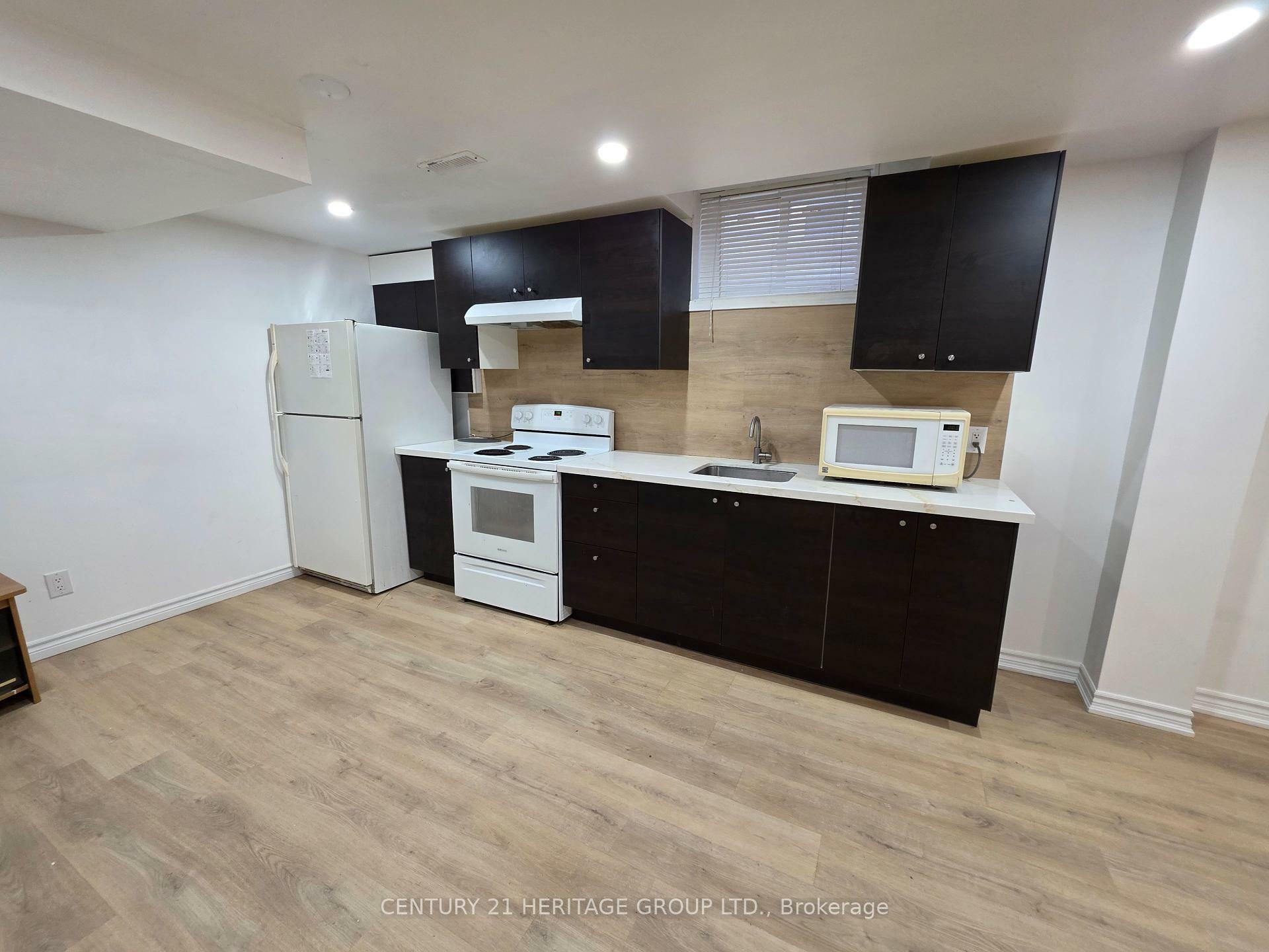 Property Photo: 21 Chloe Crescent Bsmt ON L3S 2H3
