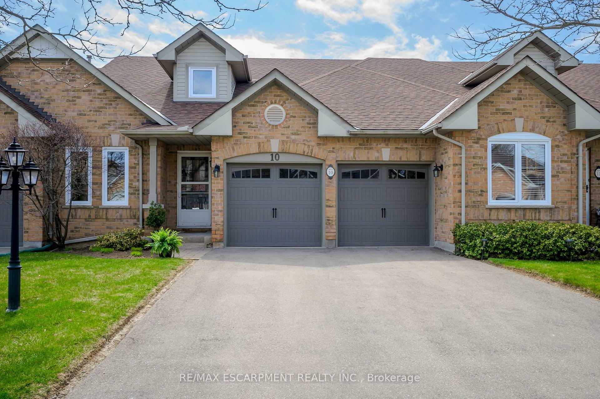 Property Photo: 4275 Millcroft Park Drive 10 ON L7M 4L9