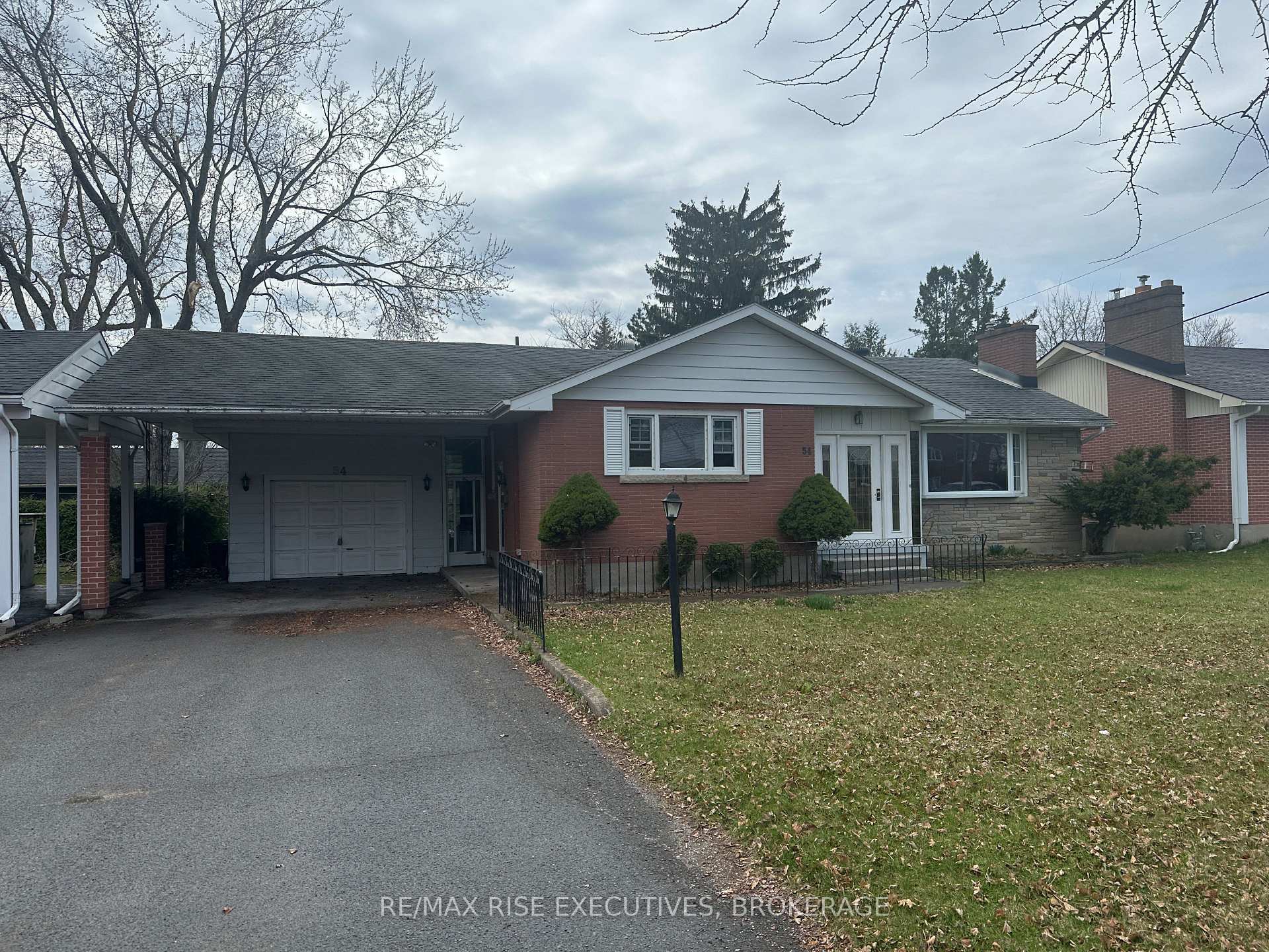 Photo de la propriété: 54 Silver Street ON K7M 2P5